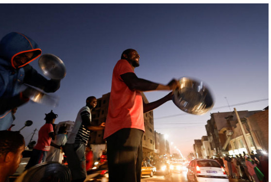 Après le concert des casseroles, la nuit des barricades ?
