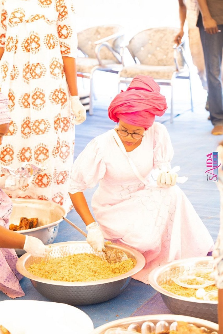 Photos: Sokhna Aida Saliou avec Sokhna Bator Saliou et Sokhna Adja Saliou