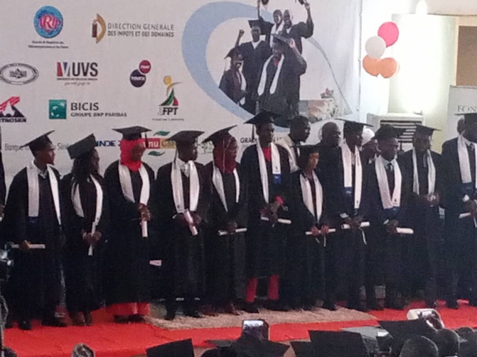 UFR SAT : Plus de 200 récipiendaires honorés lors de la première cérémonie de graduation.