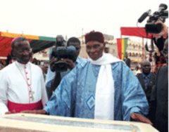 Le Cardinal Adrien Sarr devant Wade : "Le dialogue est la seule condition pour l’instauration de la paix au Sénégal"