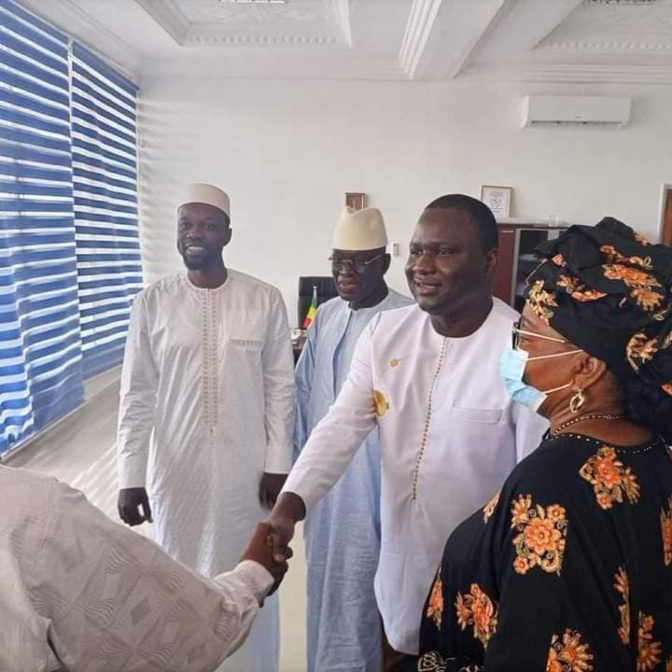 Photos d’une visite : Les Leaders de Yaw à Ziguinchor avec Ousmane Sonko Photos d’une visite : Les Leaders de Yaw à Ziguinchor avec Ousmane Sonko