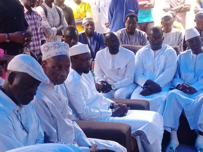 Présentation de condoléances : Les leaders de Yewwi Askanwi au domicile du défunt Alexis Diatta tué lors de la manifestation du 17 juin. Présentation de condoléances : Les leaders de Yewwi Askanwi au domicile du défunt Alexis Diatta tué lors de la manifestation du 17 juin.