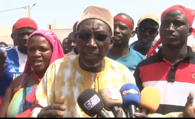 Thiès : Les populations de Ndouffouck, Ngoumsane, Leona vilipendent Augustin Tine et le promoteur du... Thiès : Les populations de Ndouffouck, Ngoumsane, Leona vilipendent Augustin Tine et le promoteur du...
