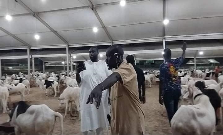 Visite surprise d’un homme discret: Devinez qui était l’hôte de la Bergerie Khadimou Rassoul ?