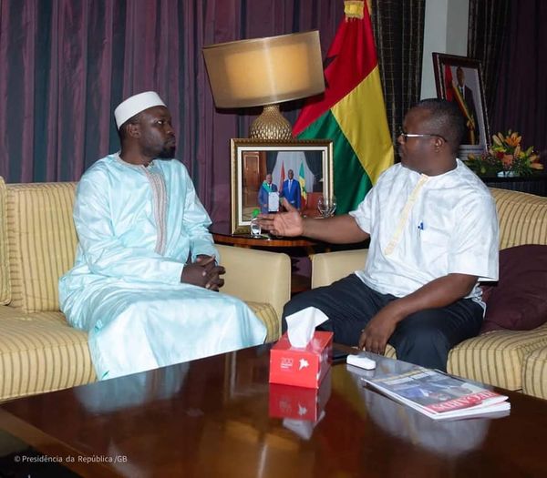 Ousmane Sonko reçu à l'hôtel King Fahd Palace par le président Umaru Sissoko Embalo Ousmane Sonko reçu à l'hôtel King Fahd Palace par le président Umaru Sissoko Embalo