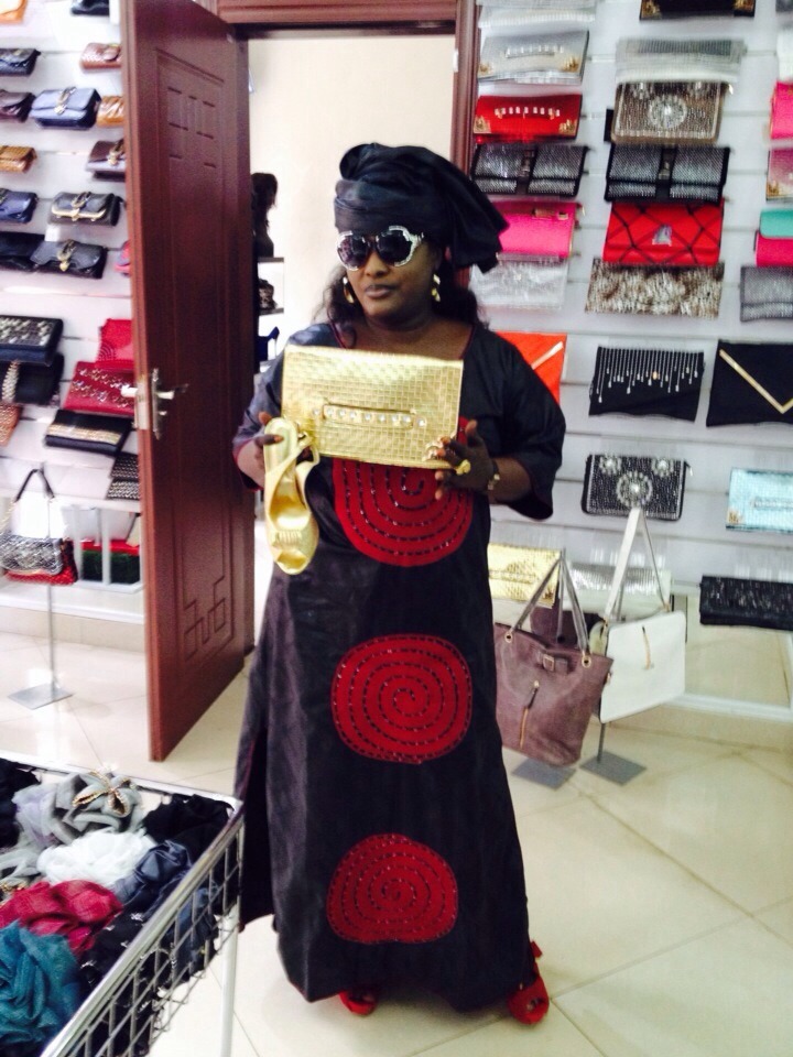 Ndèye Ndiaye Lamsal en shopping chez Exotique Tendance