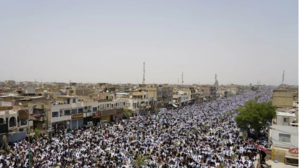 Irak : le leader chiite Moqtada al-Sadr mobilise des centaines de milliers de fidèles à Bagdad