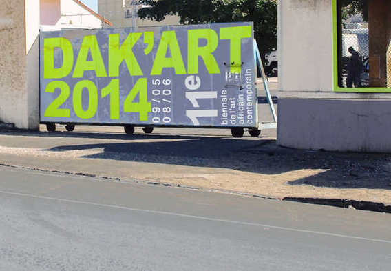 Photos - Monument de la Renaissance : Les images du cerf volant au logo du Dak'Art 2014
