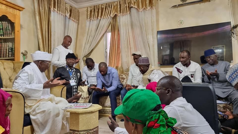Médina Baye : Les leaders de YAW reçus en audience par le khalife, Cheikh Mahi Niasse Médina Baye : Les leaders de YAW reçus en audience par le khalife, Cheikh Mahi Niasse