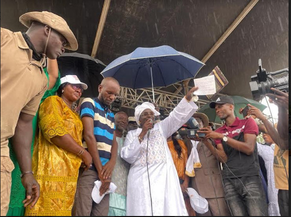 Législatives 2022 / A Sédhiou sous la pluie : Mimi reste déterminée Législatives 2022 / A Sédhiou sous la pluie : Mimi reste déterminée