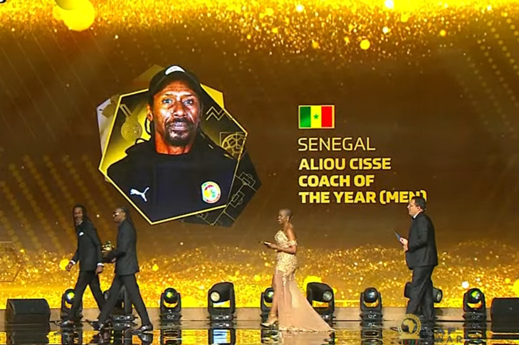 Aliou Cissé décroche le Prix du Meilleur Entraîneur de l’Année  #CAFAwards2022