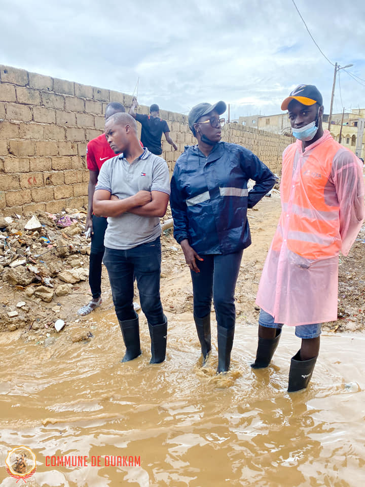 Inondations à Ouakam : Le maire Abdoul Aziz Guèye répond aux préoccupations des populations et met des moyens nécessaires et efficaces Inondations à Ouakam : Le maire Abdoul Aziz Guèye répond aux préoccupations des populations et met des moyens nécessaires et efficaces