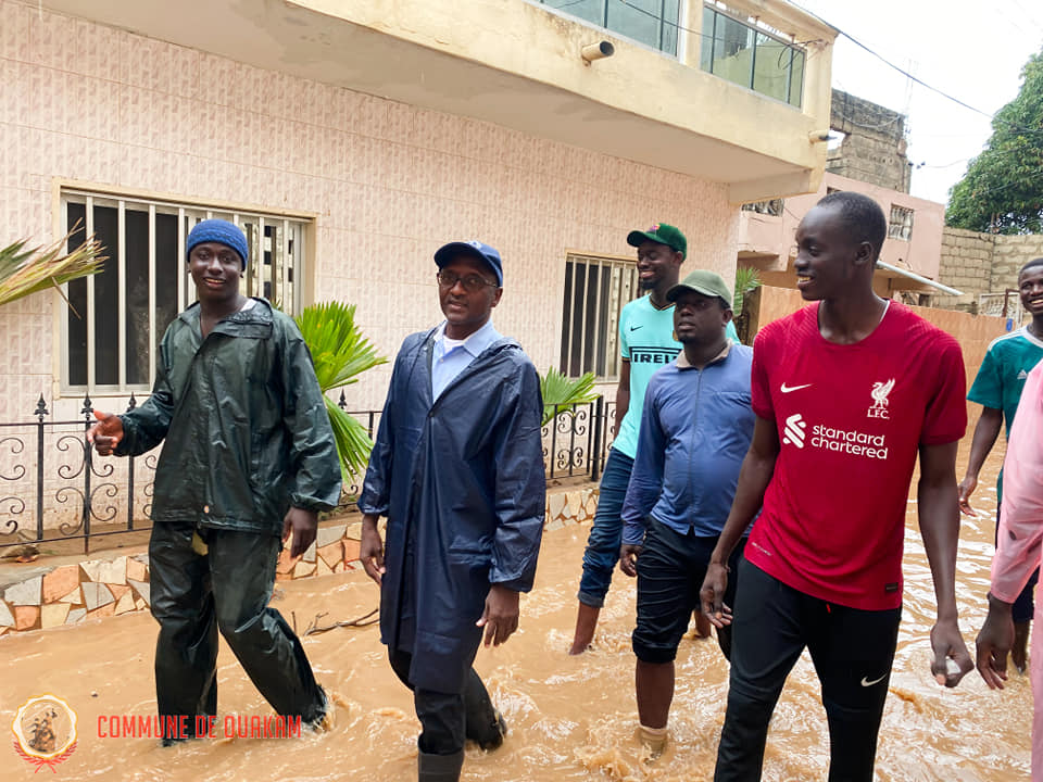 Inondations à Ouakam : Le maire Abdoul Aziz Guèye répond aux préoccupations des populations et met des moyens nécessaires et efficaces Inondations à Ouakam : Le maire Abdoul Aziz Guèye répond aux préoccupations des populations et met des moyens nécessaires et efficaces