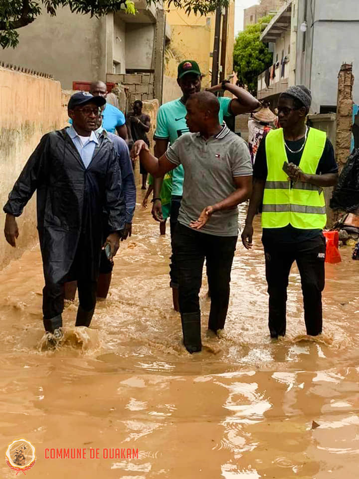 Inondations à Ouakam : Le maire Abdoul Aziz Guèye répond aux préoccupations des populations et met des moyens nécessaires et efficaces Inondations à Ouakam : Le maire Abdoul Aziz Guèye répond aux préoccupations des populations et met des moyens nécessaires et efficaces