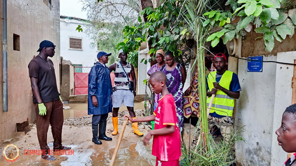 Inondations à Ouakam : Le maire Abdoul Aziz Guèye répond aux préoccupations des populations et met des moyens nécessaires et efficaces Inondations à Ouakam : Le maire Abdoul Aziz Guèye répond aux préoccupations des populations et met des moyens nécessaires et efficaces
