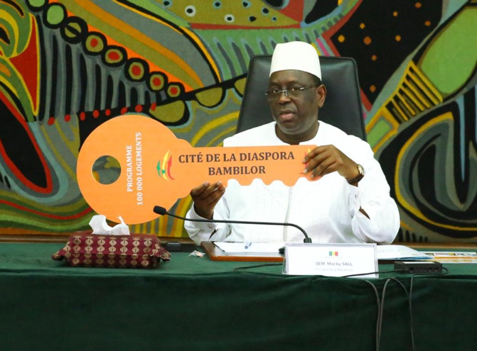 Habitat - Acte historique : Macky Sall remet les clefs aux premiers bénéficiaires de la Diaspora
