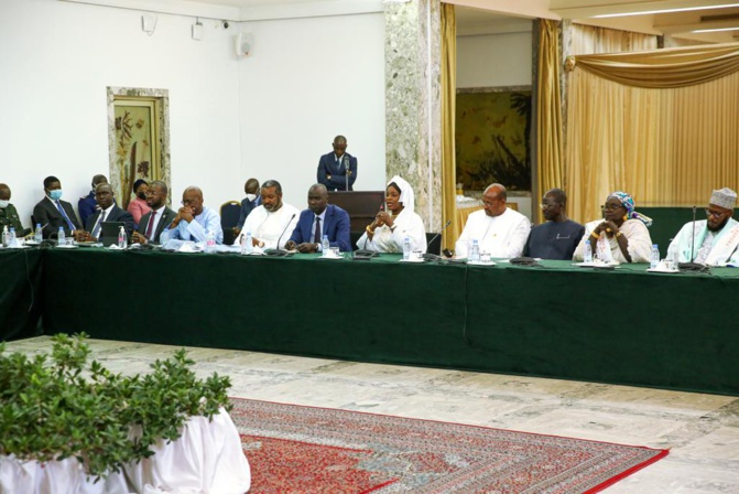 Habitat - Acte historique : Macky Sall remet les clefs aux premiers bénéficiaires de la Diaspora