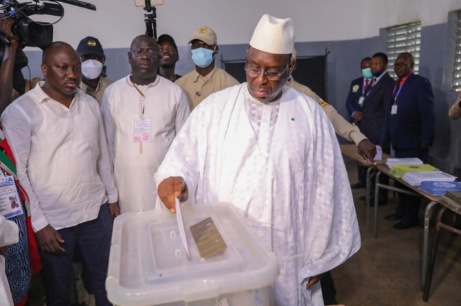 Fatick : Le président Macky Sall confirme sa suprématie dans son bureau de vote Fatick : Le président Macky Sall confirme sa suprématie dans son bureau de vote