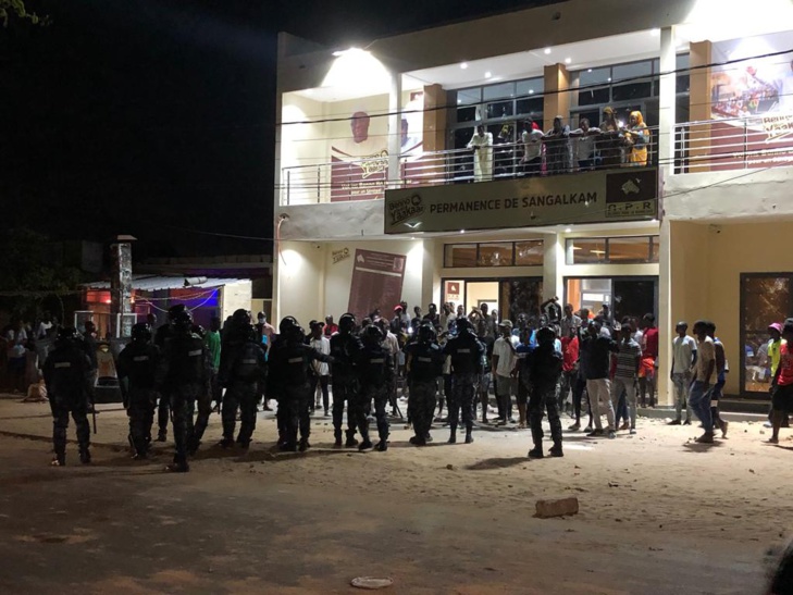 Urgent / Violences à Sangalkam : Le siège de BBY vandalisé par le maire Pape Sow et ses militants, à la suite d'une bataille rangée