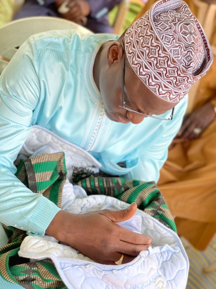 Baptême: Mor Diop, conseiller municipal donne le nom de son fils au maire Bara Gaye (Photos) Baptême: Mor Diop, conseiller municipal donne le nom de son fils au maire Bara Gaye (Photos)