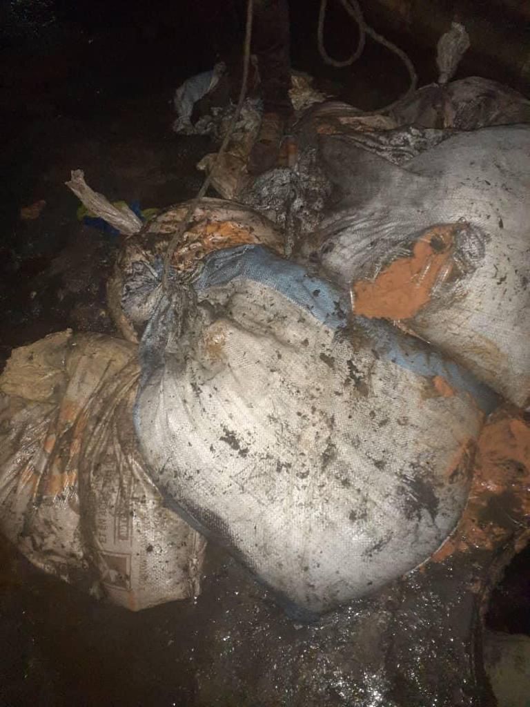 Inondations: Les images incroyables des égouts sabotés avec du... Inondations: Les images incroyables des égouts sabotés avec du...