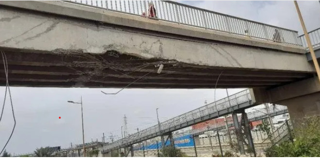 Un camion heurte la passerelle de Colobane et occasionne d'importants dégâts (Photos)