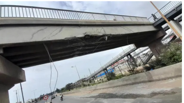 Un camion heurte la passerelle de Colobane et occasionne d'importants dégâts (Photos)