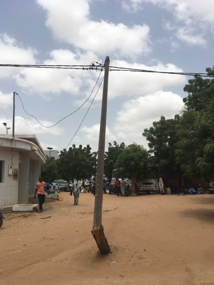 Darou Khoudoss: Le poteau électrique réparé Darou Khoudoss: Le poteau électrique réparé