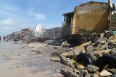 Bargny : la furie des vagues fait 2 blessés et 46 pirogues détruites