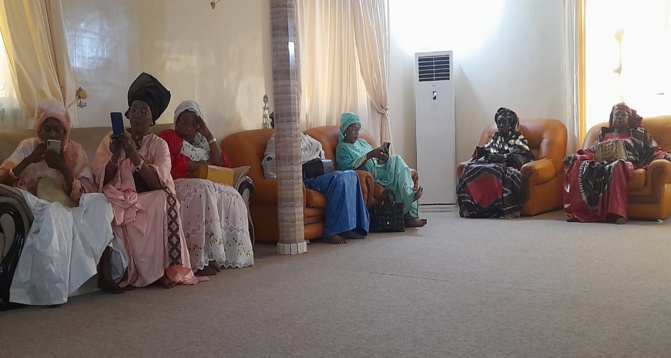 Remerciements et prières Wallu Sénégal à Thiès : la délégation chaleureusement reçue par le Khalife El Hadji Mounirou Ndieguene.