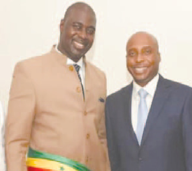 «Audience» accordée à Alioune Tall, maire de Mermoz-Sacré-Cœur : Annoncé chez Macky, le successeur de Barth’ dément «Audience» accordée à Alioune Tall, maire de Mermoz-Sacré-Cœur : Annoncé chez Macky, le successeur de Barth’ dément