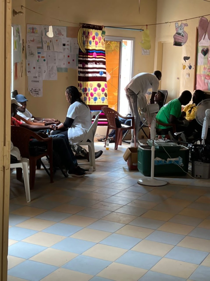 Photos/ Don de sang à Ouest-Foire: Des Humanitaires sanitaires offrent avec générosité des poches de sang au Cnts