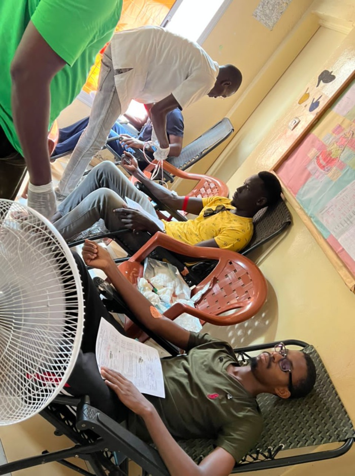 Photos/ Don de sang à Ouest-Foire: Des Humanitaires sanitaires offrent avec générosité des poches de sang au Cnts