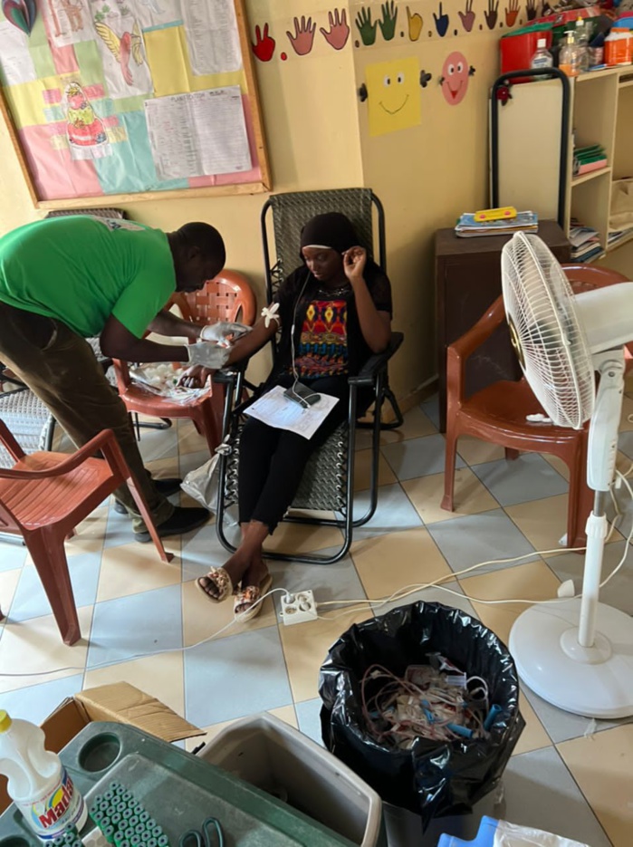 Photos/ Don de sang à Ouest-Foire: Des Humanitaires sanitaires offrent avec générosité des poches de sang au Cnts