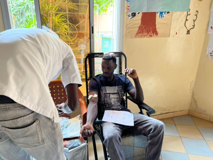 Photos/ Don de sang à Ouest-Foire: Des Humanitaires sanitaires offrent avec générosité des poches de sang au Cnts
