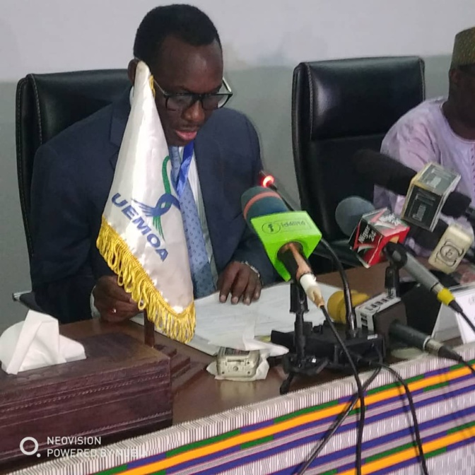 Babacar Diagne préside une réunion sur les redevances audiovisuelles à Niamey Babacar Diagne préside une réunion sur les redevances audiovisuelles à Niamey