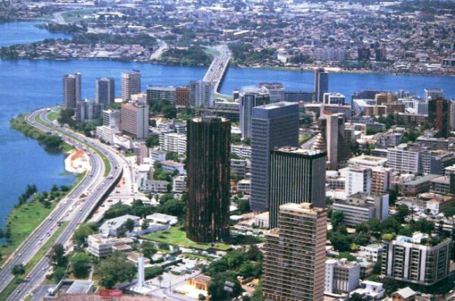 Maisons achetées à Abidjan et Dakar par des « dirigeants guinéens »: prochaines cibles de la CRIEF?