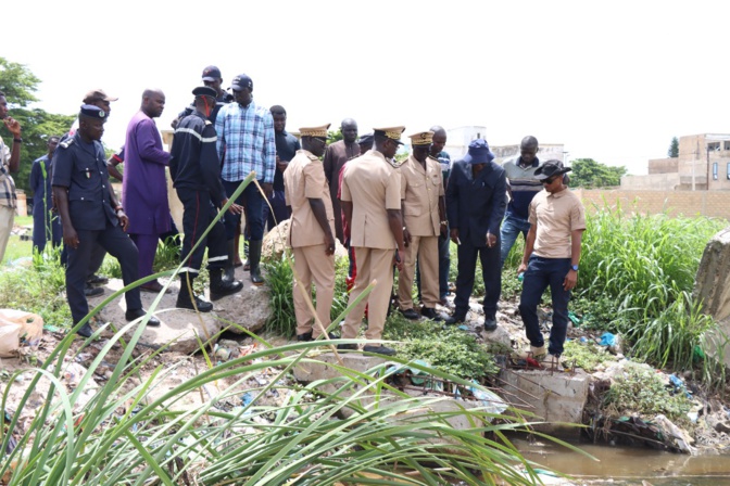 Inondations à Sangalkam:  Le ministre Oumar Gueye en visite de terrain préconise des solutions urgentes