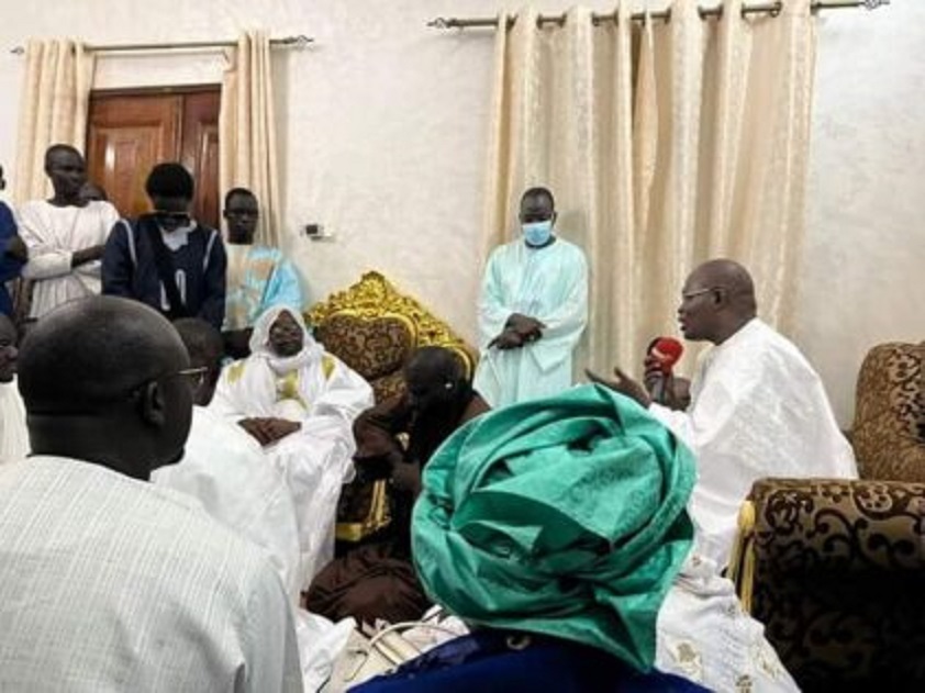 Magal Touba 2022 : Ousmane Sonko et leaders de la coalition Yewwi Askan wi dans la ville sainte Magal Touba 2022 : Ousmane Sonko et leaders de la coalition Yewwi Askan wi dans la ville sainte