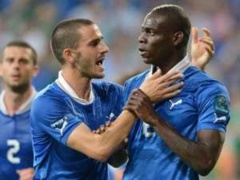 L'italie bat l'Angleterre 2-1 : Balotelli tient le choc