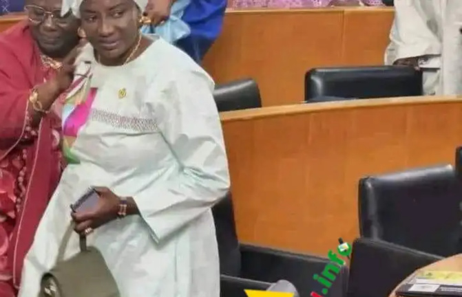 Note salée à Omar Youm: Mimi Touré a boycotté le candidat de Macky Sall pour le perchoir. Note salée à Omar Youm: Mimi Touré a boycotté le candidat de Macky Sall pour le perchoir.