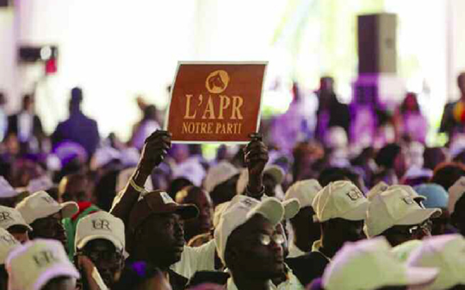 Installation de la 14e Législature : L’APR se réjouit de l’élection de Amadou Mame Diop et exhorte ses militants à ne ménager aucun effort… Installation de la 14e Législature : L’APR se réjouit de l’élection de Amadou Mame Diop et exhorte ses militants à ne ménager aucun effort…