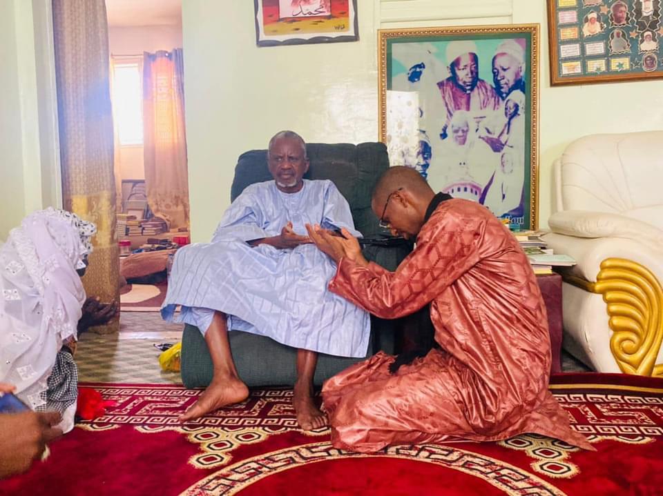 Magal: Seydina Oumar Touré chez son guide religieux, Serigne Mourtalla Fallilou Mbacké (Photos) Magal: Seydina Oumar Touré chez son guide religieux, Serigne Mourtalla Fallilou Mbacké (Photos)