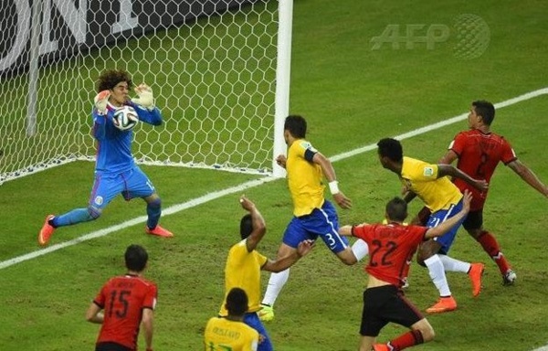 Résumé en vidéo: Brésil vs Mexique 0-0. Le sauvetage incroyable de Guillermo Ochoa (gardien mexicain)