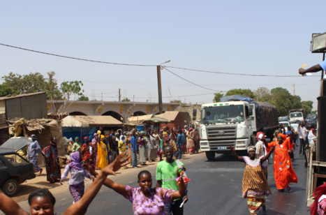 Locales - La grande caravane de la coalition Benno Bokk Yakaar, présidée par le Ministre Oumar Gueye continue dans le département de Rufisque