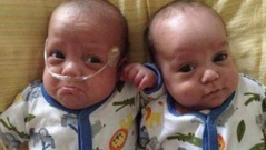Des jumeaux nés à 39 jours d'intervalle