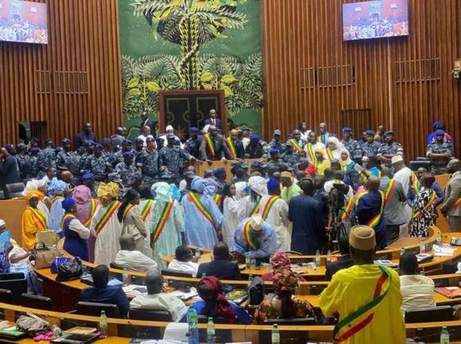 Incidents à l’Assemblée nationale: Le groupe parlementaire Bby condamne et tire sur l’opposition
