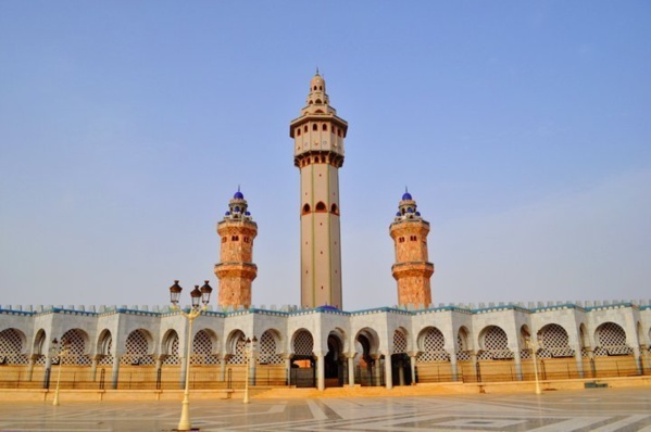 Touba et l'Empire: La République douchée  - Par A. Aziz Mbacké Majalis