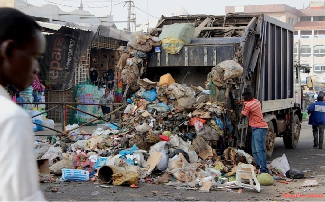 Ramassage des ordures ménagères : les travailleurs décident d’arrêter à partir de ce mardi