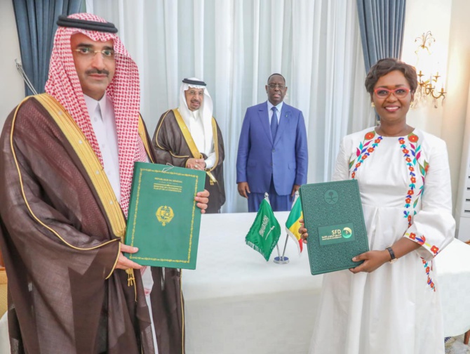 Coopération : Le ministre saoudien du Commerce et de l'Investissement reçu par le Président Sall Coopération : Le ministre saoudien du Commerce et de l'Investissement reçu par le Président Sall